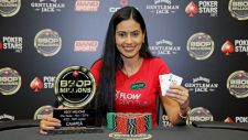Marcella "MenininhaMah" Camargo